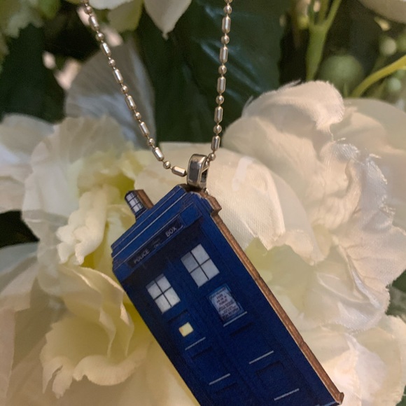 Blue Police Box Time Machine Necklace Pendant - Picture 3 of 9